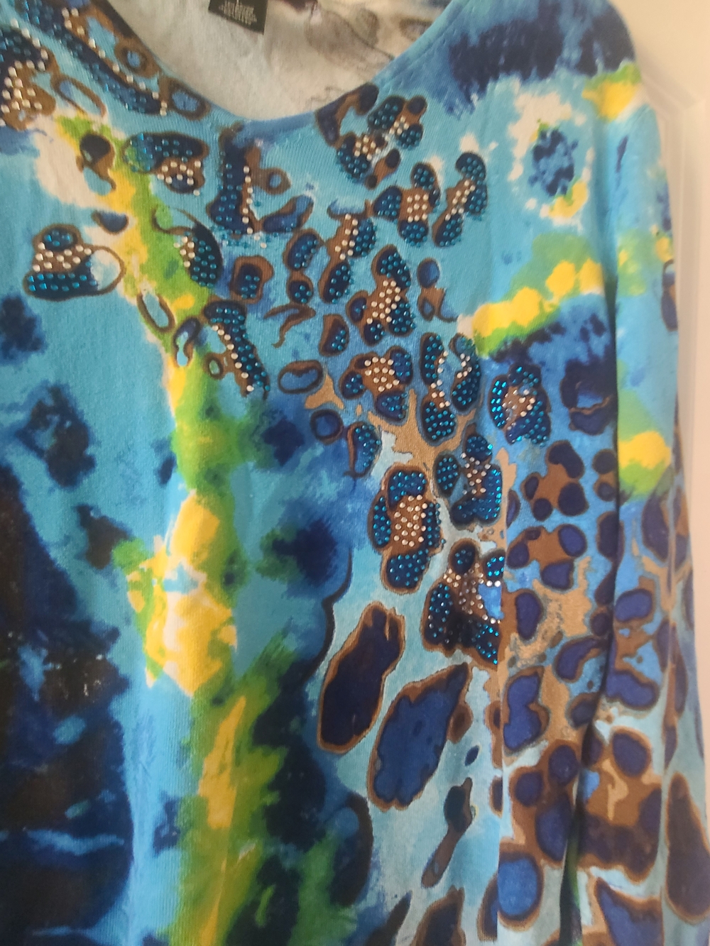 Peck & Peck Blue Tie-Dye Leopard Print Rhinestone V-Neck Long Sleeve Top - Picture 4 of 7